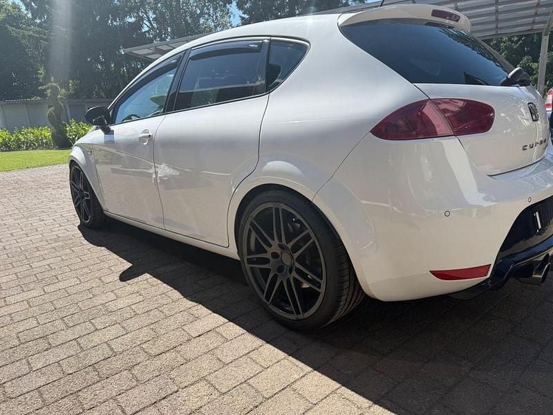 Gebraucht Seat Leon CUPRA 265 PS (194 kW) 2012 Weiß Limousine
