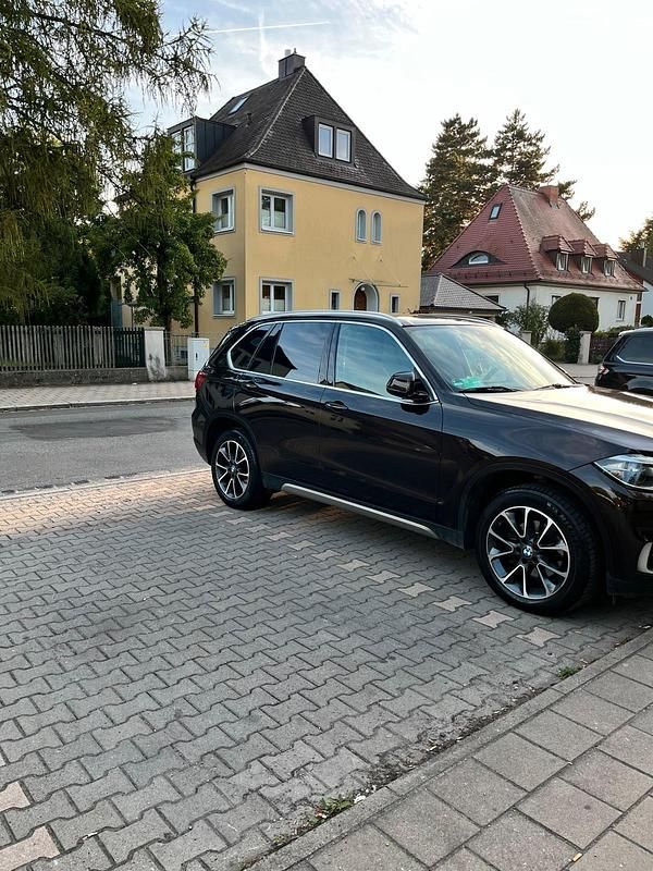 Braun Gebraucht 2017 BMW X5 Sport Line SUV | 25.350 € (Superpreis) - Bild 1/4