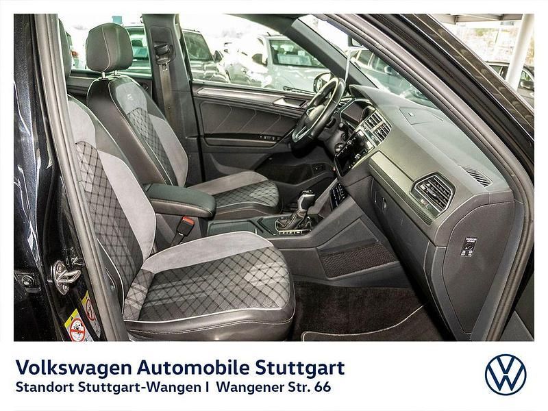 Gebraucht VW Tiguan R-line 150 PS (110 kW) 2023 Deep black perleffekt SUV