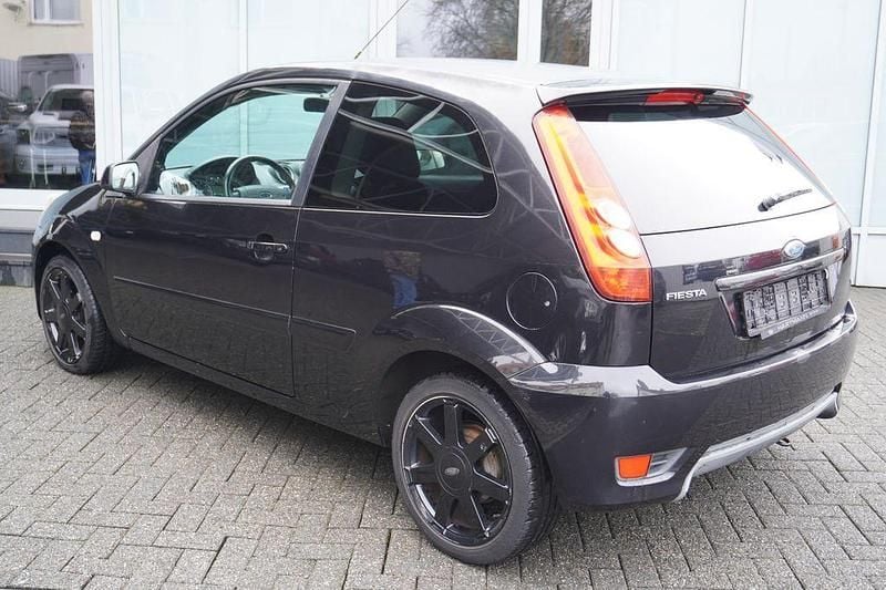Gebraucht Ford Fiesta 60 PS (44 kW) 2007 Schwarz Kleinwagen