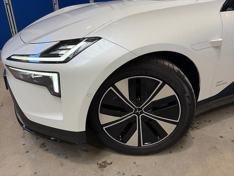 Neu Polestar 4 Pilot 400 kW (544 PS) 2025 Crystal white SUV