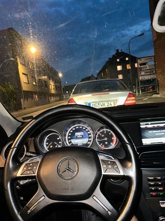 Grau Gebraucht 2011 Mercedes C220 Avantgarde Limousine | 4.990 € (Superpreis) - Bild 1/4