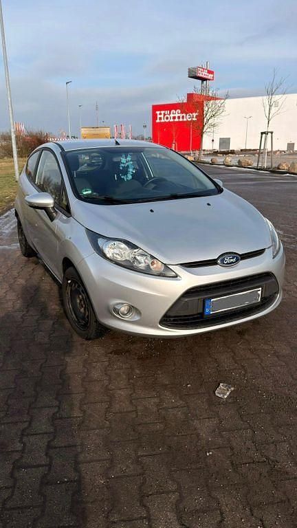 Gebraucht Ford Fiesta 82 PS (60 kW) 2012 Silber Kleinwagen