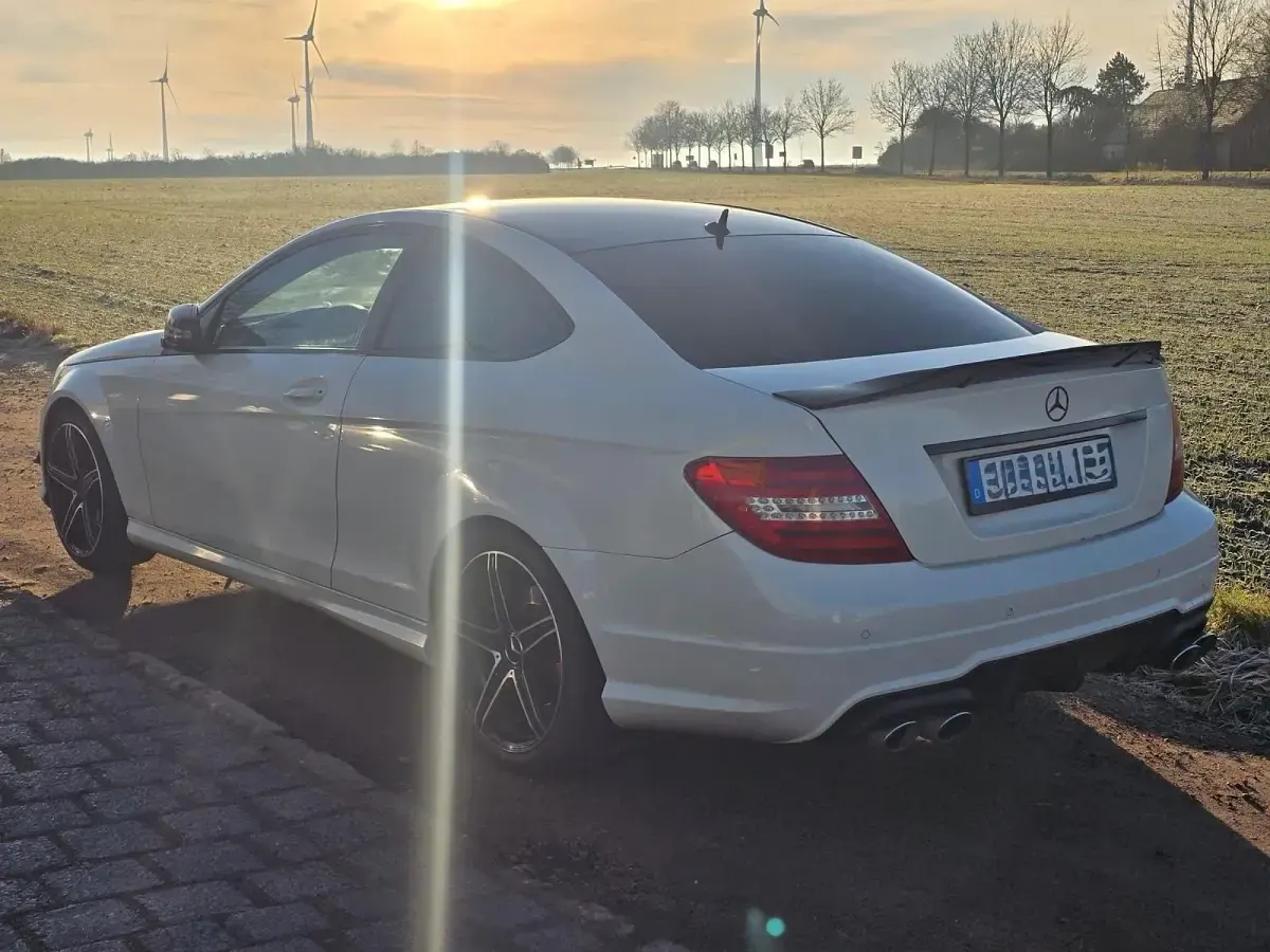 Gebraucht Mercedes C350 AMG line 306 PS (225 kW) 2011 Weiß Coupé