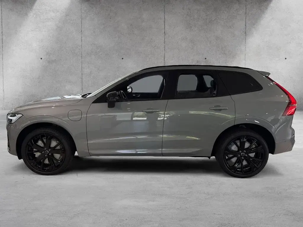 Neu Volvo XC60 Plus 407 PS (299 kW) 2026 Grau SUV