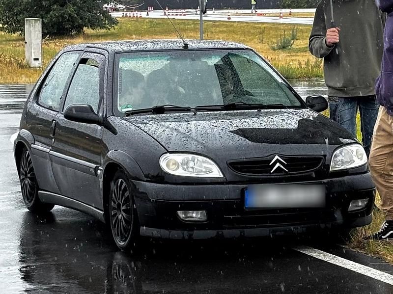 Schwarz Gebraucht 2003 Citroën Saxo Kleinwagen | 1.100 € (Guter Preis) - Bild 1/4