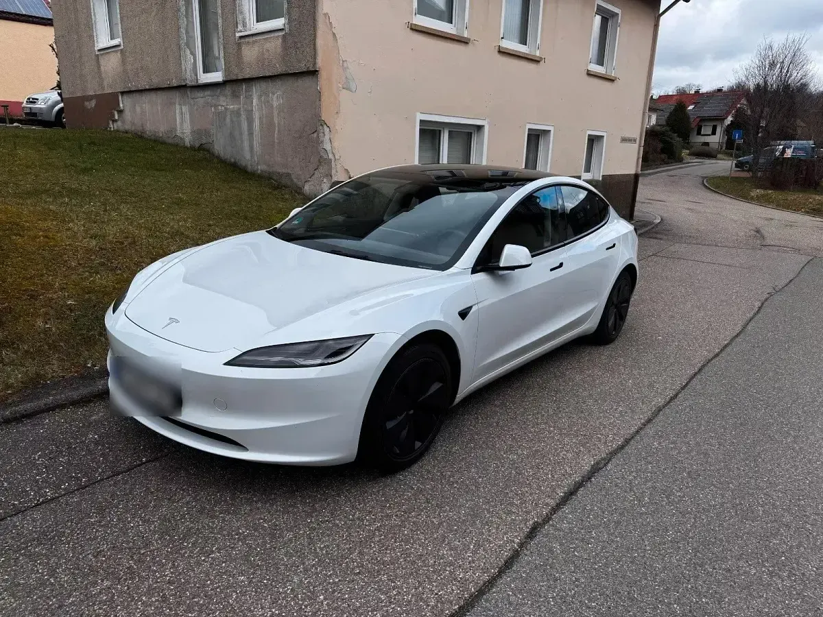 Gebraucht Tesla Model 3 RWD 208 kW (283 PS) 2024 Weiß Limousine