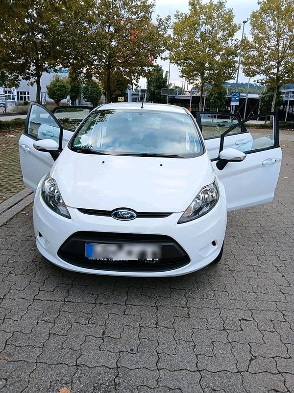 Weiß Gebraucht 2009 Ford Fiesta Kleinwagen | 4.000 € - Bild 1/4