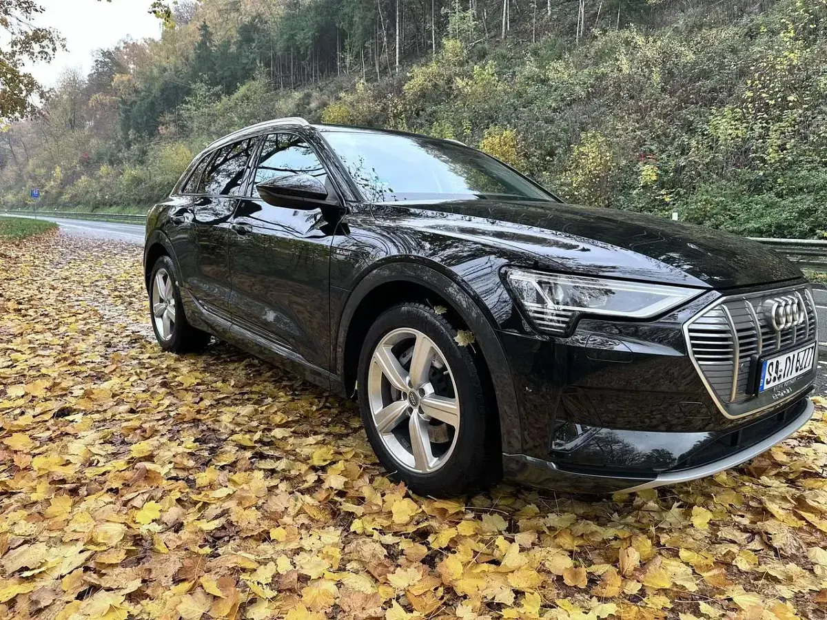 Gebraucht Audi e-tron Advanced 230 kW (313 PS) 2020 Schwarz SUV