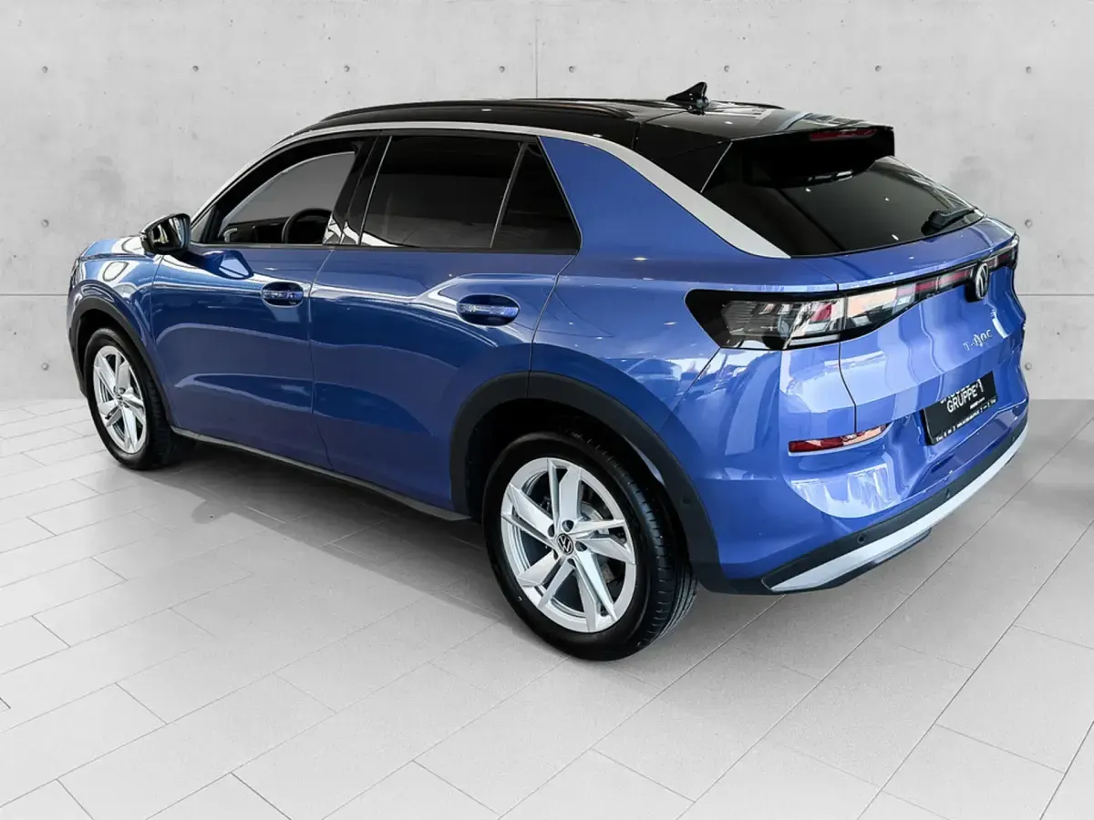 Gebraucht VW T-Roc Life 150 PS (110 kW) 2025 Blau SUV