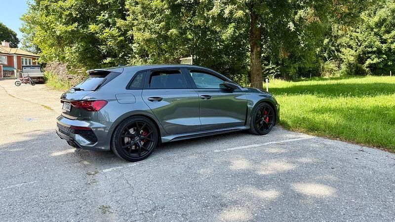 Grau Gebraucht 2022 Audi RS3 Ambiente Kleinwagen | 49.800 € (Guter Preis) - Bild 1/4