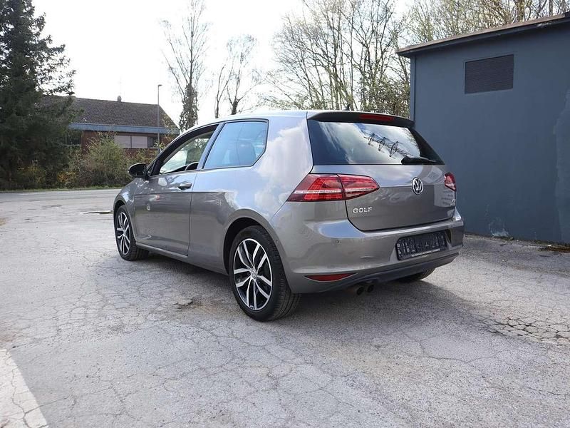 Gebraucht VW Golf VII Highline 140 PS (102 kW) 2013 Limestone grey Kleinwagen