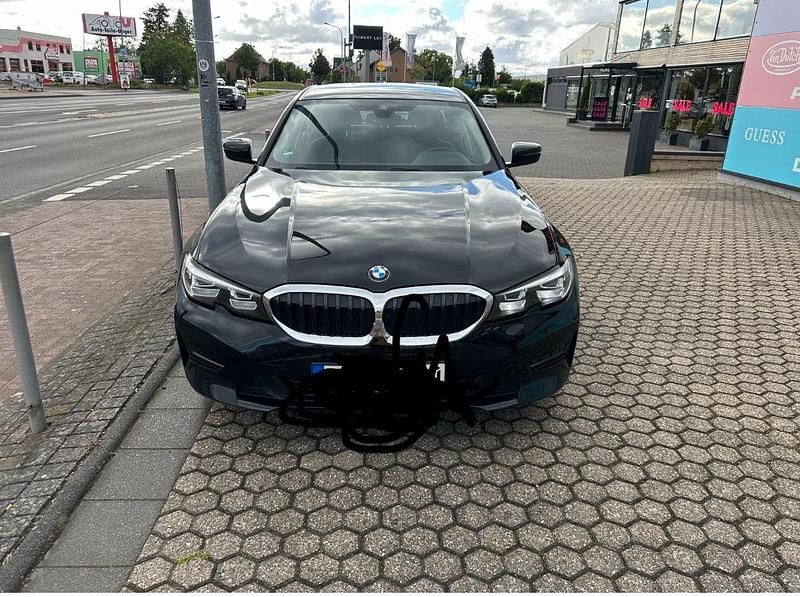 Schwarz Gebraucht 2019 BMW 330e Limousine | 18.500 € (Teuer) - Bild 1/4