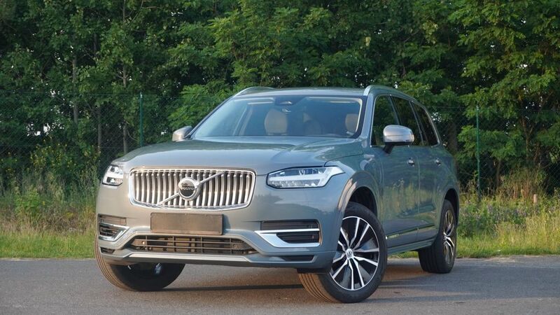 Grau Gebraucht 2023 Volvo XC90 Inscription SUV | 46.900 € - Bild 1/4