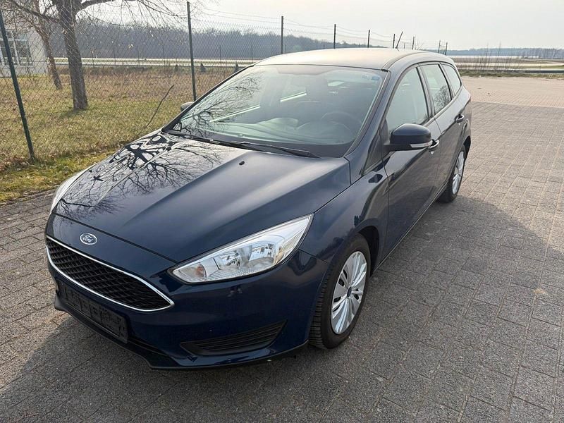 Gebraucht Ford Focus Trend 101 PS (74 kW) 2018 Blau Kombi