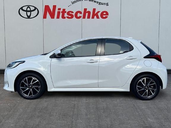 Gebraucht Toyota Yaris Basis 72 PS (52 kW) 2020 Schneeweiß Limousine