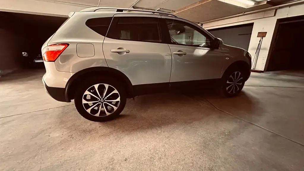Gebraucht Nissan Qashqai I-Way 117 PS (86 kW) 2011 Silber SUV