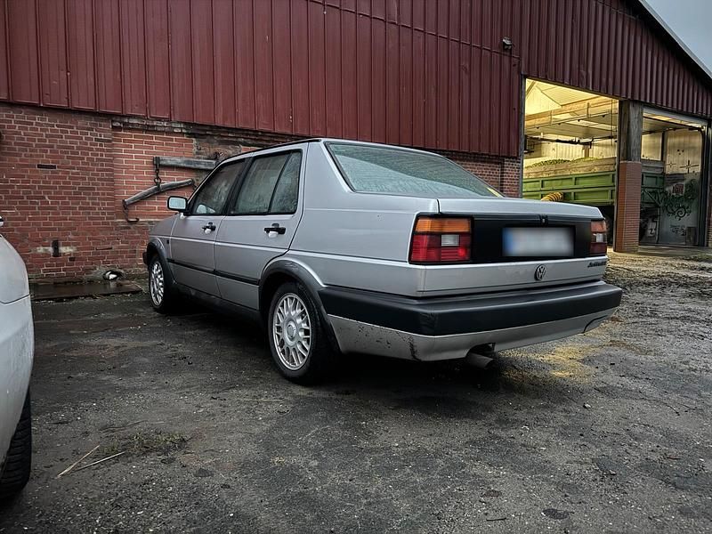 Gebraucht VW Jetta 90 PS (66 kW) 1990 Silber Limousine