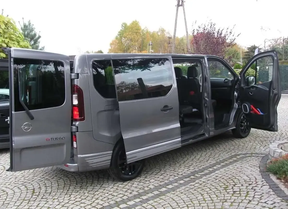 Gebraucht Opel Vivaro S 145 PS (106 kW) 2016 Grau Van / Kleinbus
