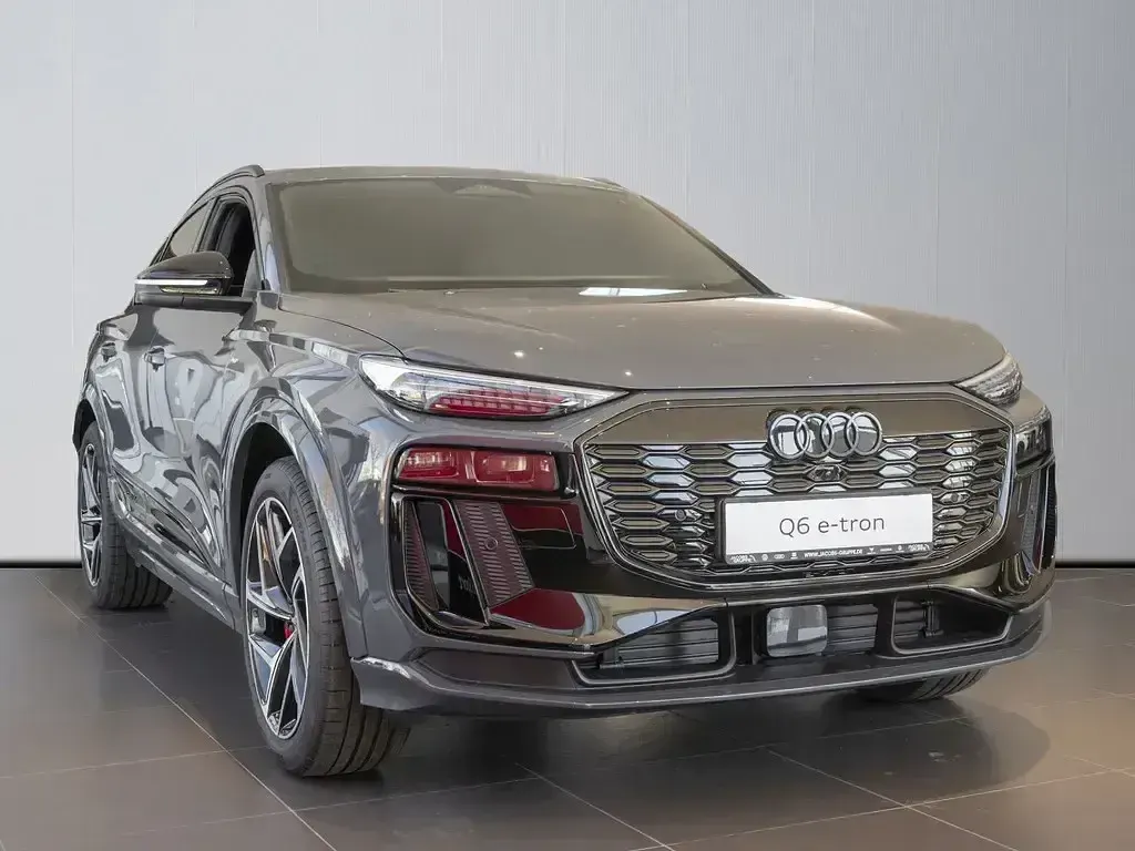 Gebraucht Audi Q6 Sportback e-tron Business 165 kW (225 PS) 2026 Grau SUV