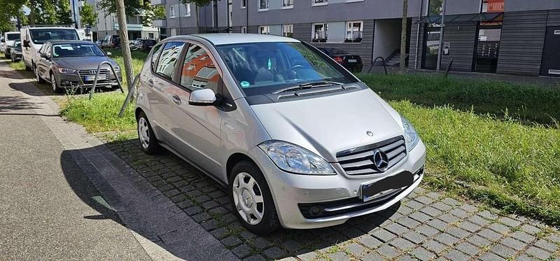 Silber Gebraucht 2009 Mercedes A160 Limousine | 4.000 € (Guter Preis) - Bild 1/4