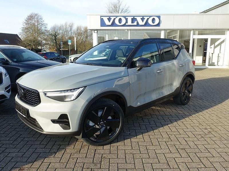 Neu Volvo XC40 163 PS (119 kW) 2025 Grau SUV
