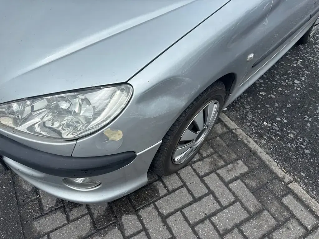 Gebraucht Peugeot 206 75 PS (55 kW) 1999 Silber Kleinwagen