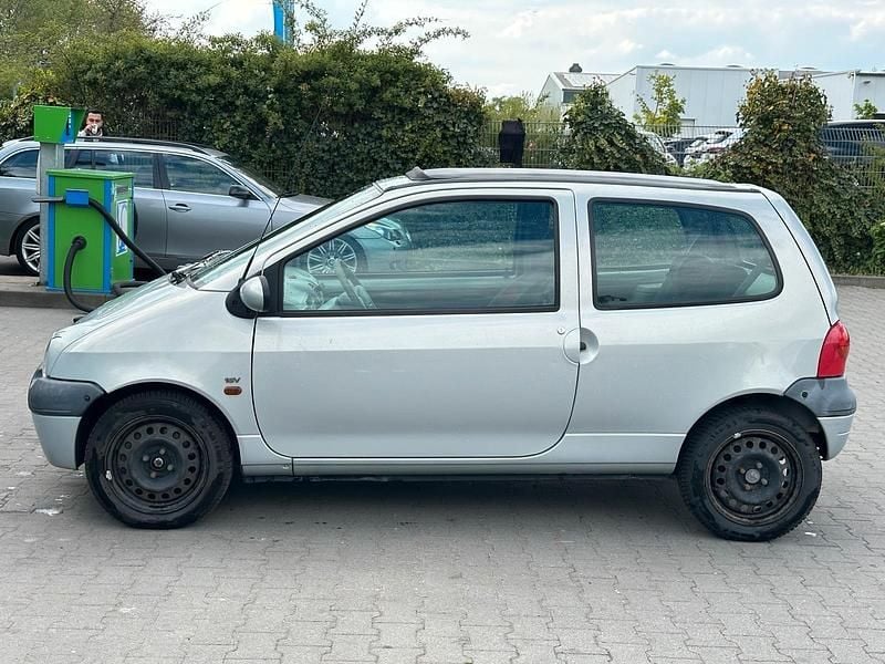 Second-hand Renault Twingo 75 CP (55 kW) 2001 Hatchback