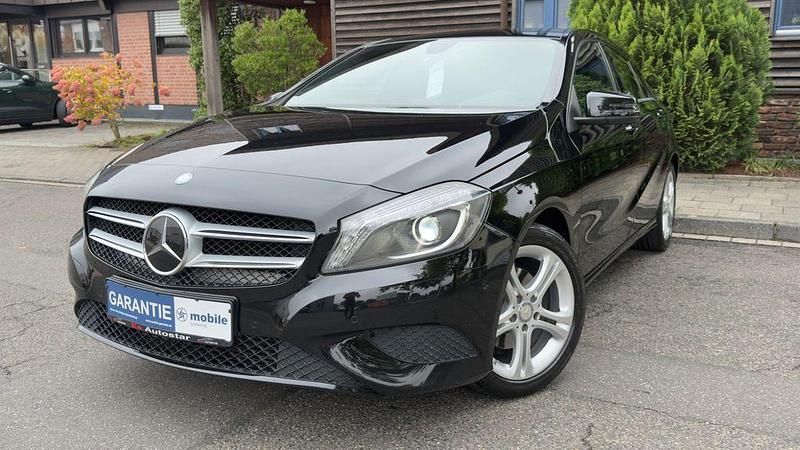 Schwarz Gebraucht 2014 Mercedes A180 Limousine | 12.990 € (Etwas zu teuer) - Bild 1/4