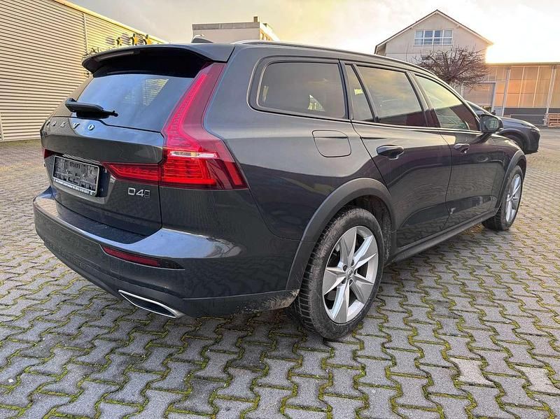 Gebraucht Volvo V60 CC Pro 190 PS (139 kW) 2019 Savile grey Kombi