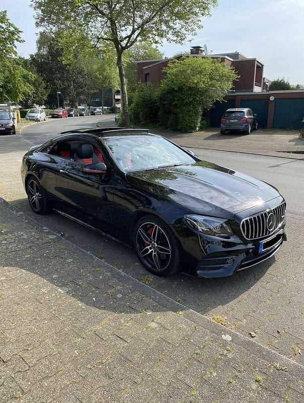 Gebraucht Mercedes E220 194 PS (142 kW) 2019 Schwarz Coupé