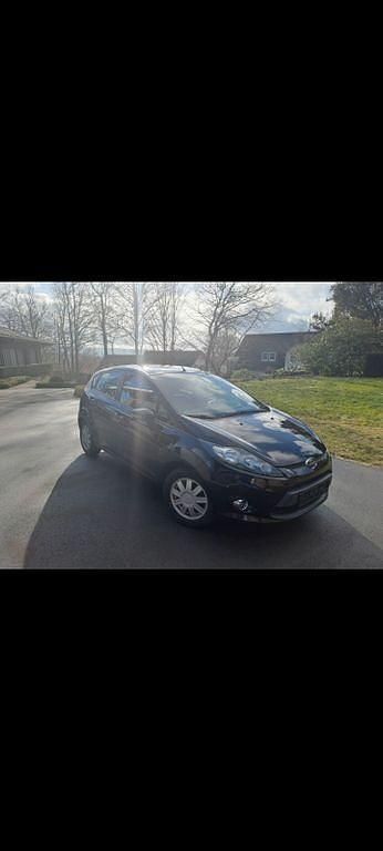 Gebraucht Ford Fiesta 95 PS (69 kW) 2012 Schwarz Kleinwagen