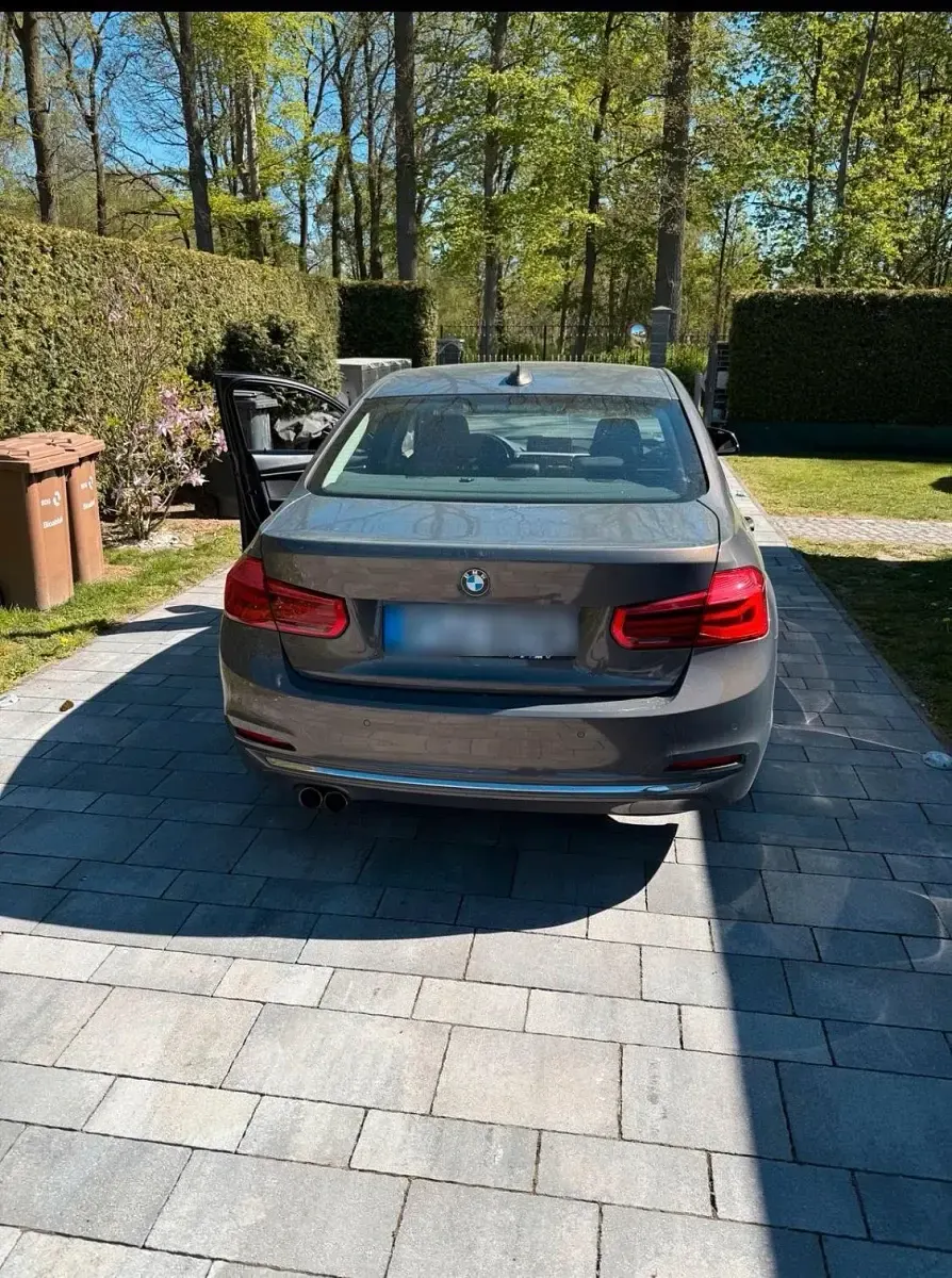 Gebraucht BMW 330e 256 PS (188 kW) 2017 Grau Limousine