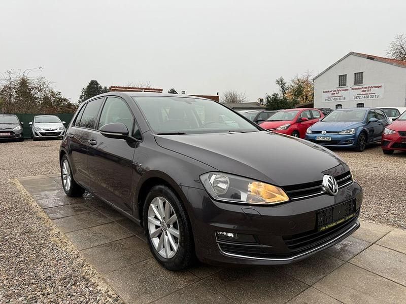 Grau Gebraucht 2016 VW Golf VII LOUNGE Limousine | 11.999 € (Guter Preis) - Bild 1/4