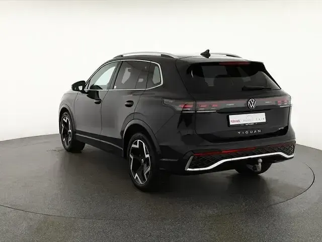 Gebraucht VW Tiguan R-line 150 PS (110 kW) 2024 Schwarz SUV