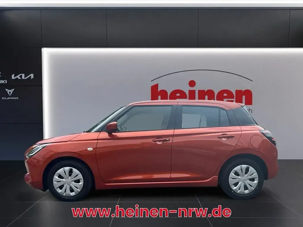 Neu Suzuki Swift Club 83 PS (61 kW) 2025 Orange Limousine