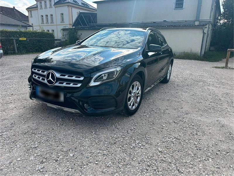 Schwarz Gebraucht 2019 Mercedes GLA200 AMG line SUV | 23.300 € (Guter Preis) - Bild 1/4
