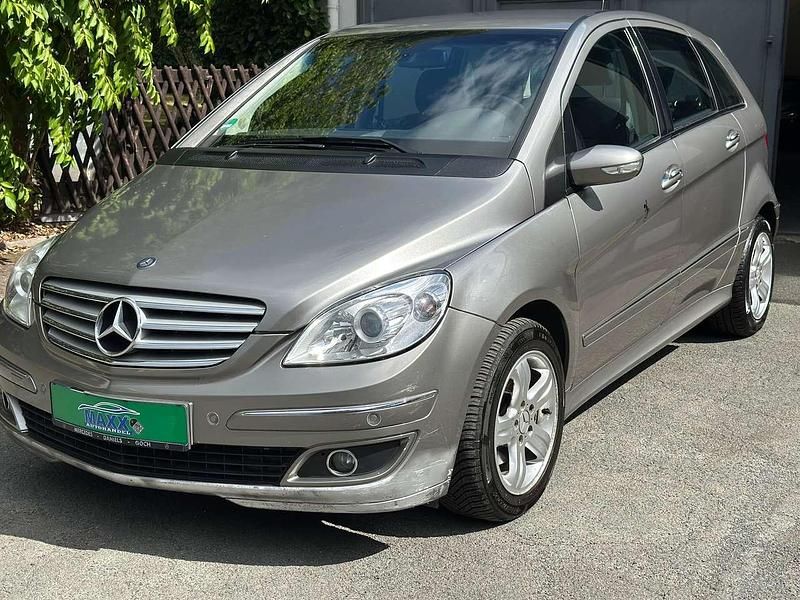 Grau Gebraucht 2006 Mercedes B200 Van / Kleinbus | 4.999 € (Fairer Preis) - Bild 1/4