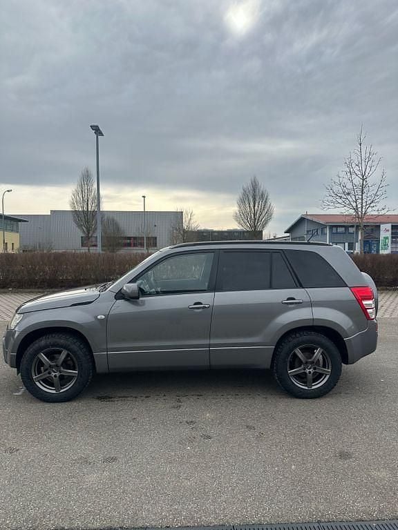 Grau Gebraucht 2007 Suzuki Grand Vitara SUV | 6.990 € (Teuer) - Bild 1/4