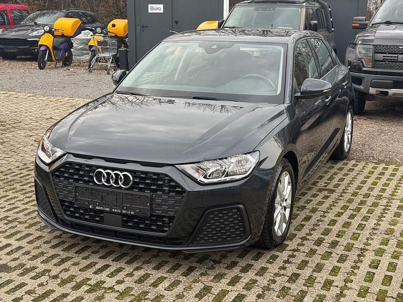 Grau Gebraucht 2019 Audi A1 Sportback Ambiente Kleinwagen | 17.999 € (Superpreis) - Bild 1/4