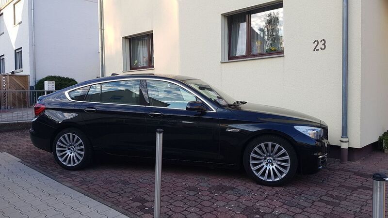 Schwarz Gebraucht 2014 BMW 530 Luxury Line Limousine | 18.770 € (Etwas zu teuer) - Bild 1/4