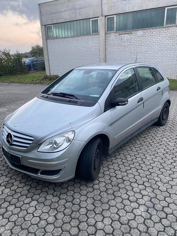 Grau Gebraucht 2006 Mercedes B170 Van / Kleinbus | 1.100 € - Bild 1/4