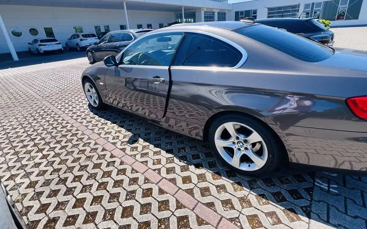 Gebraucht BMW 325 218 PS (160 kW) 2011 Braun Coupé