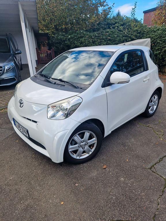 Weiß Gebraucht 2010 Toyota iQ Kleinwagen | 3.250 € (Fairer Preis) - Bild 1/4