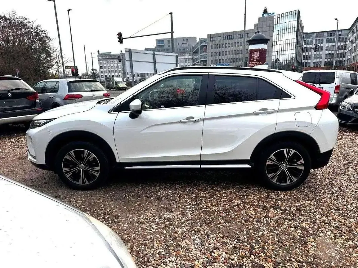 Używany Mitsubishi Eclipse Cross 163 KM (119 kW) 2018 Biały SUV