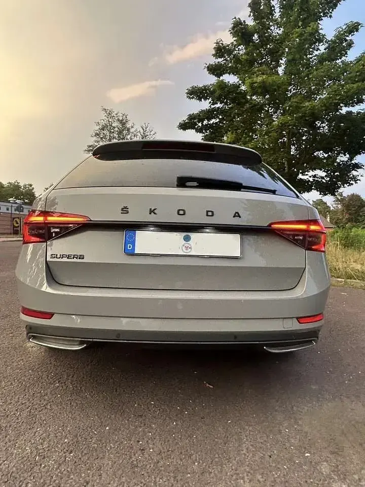 Gebraucht Skoda Superb SportLine 200 PS (147 kW) 2023 Grau Kombi