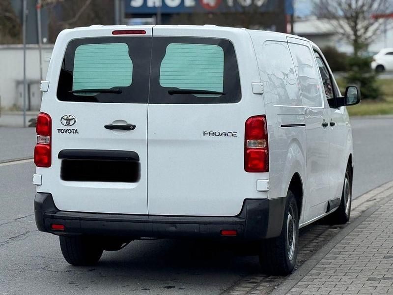 Gebraucht Toyota Proace 122 PS (89 kW) 2021 Weiß Van / Kleinbus