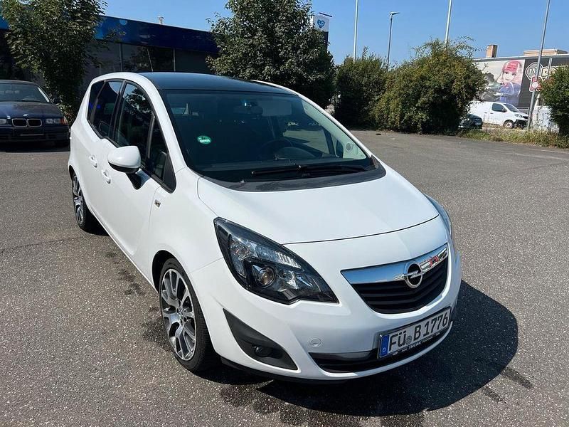Weiß Gebraucht 2011 Opel Meriva Color Edition Van / Kleinbus | 5.200 € (Fairer Preis) - Bild 1/4