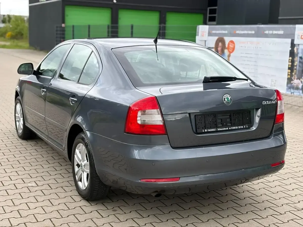 Używany Skoda Octavia 2011 Szary Sedan/Limuzyna