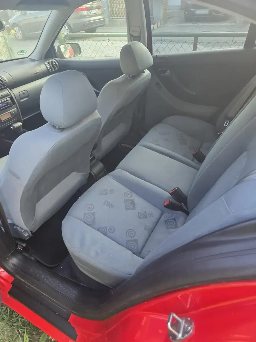 Usata Seat Leon 105 CV (77 kW) 2000 Rosso Utilitaria